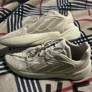 Tennis Shoes